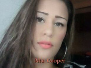 Mia_Cooper