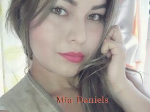 Mia_Daniels