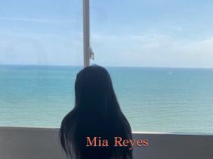 Mia_Reyes