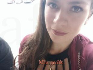 Mia_milk